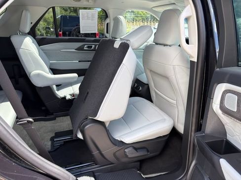 Used 2026 Ford Explorer Platinum w/ LUX Leather Package AWD/4WD image 14