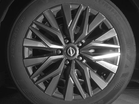 Used 2025 Nissan Altima 2.5 SV FWD image 14