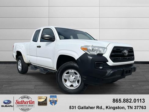 Used 2016 Toyota Tacoma SR image 1