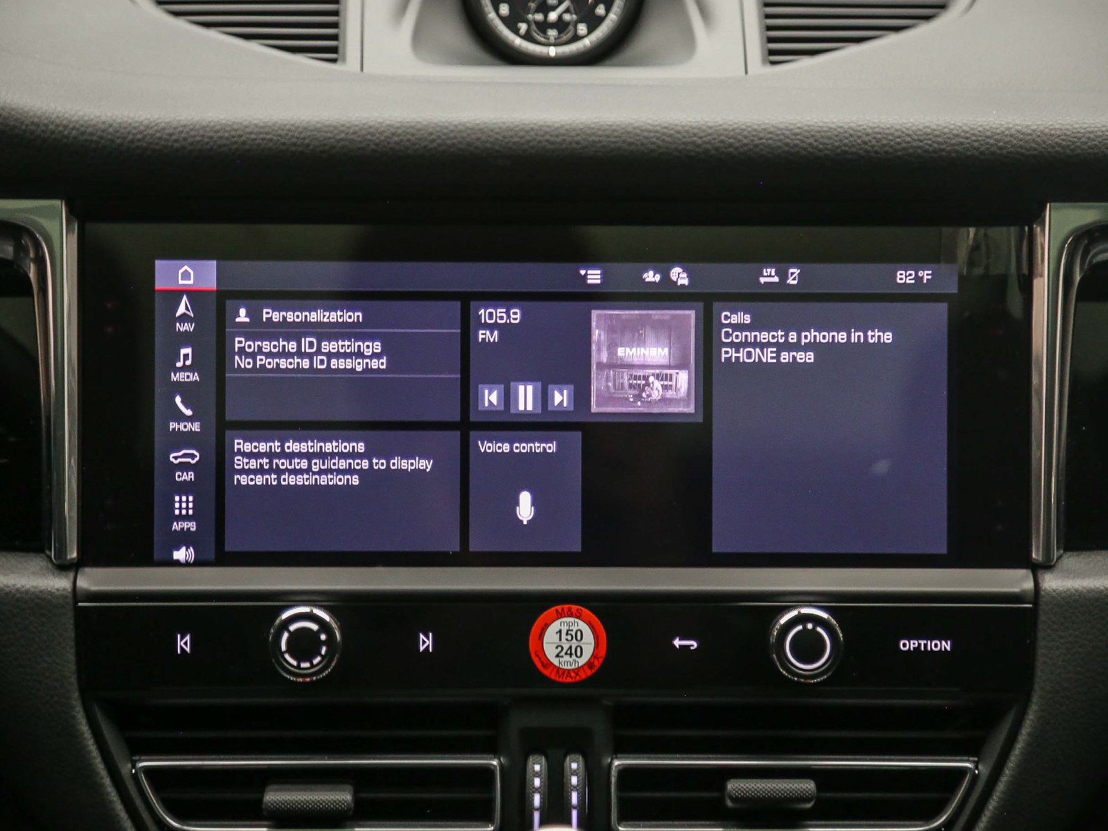 Certified 2026 Porsche Macan AWD/4WD image 17