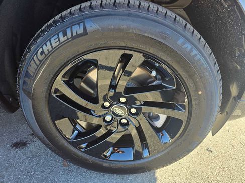 New 2025 Land Rover Discovery Sport S image 9