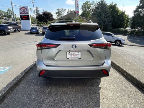 Certified 2024 Toyota Highlander XLE AWD/4WD image 6