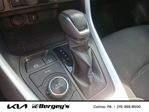 Used 2022 Toyota RAV4 SE w/ Convenience Package AWD/4WD image 17