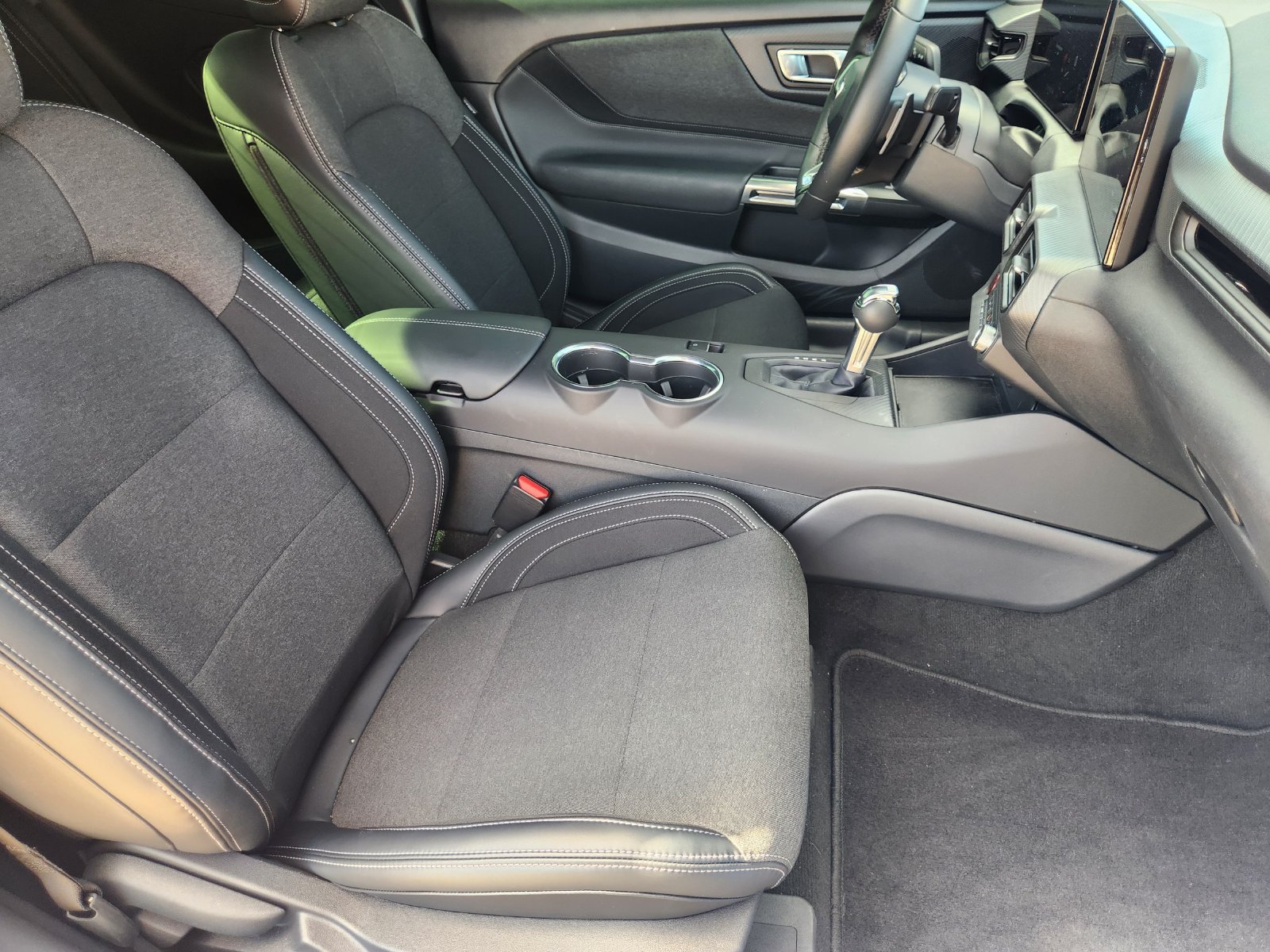 Used 2025 Ford Mustang GT RWD image 16