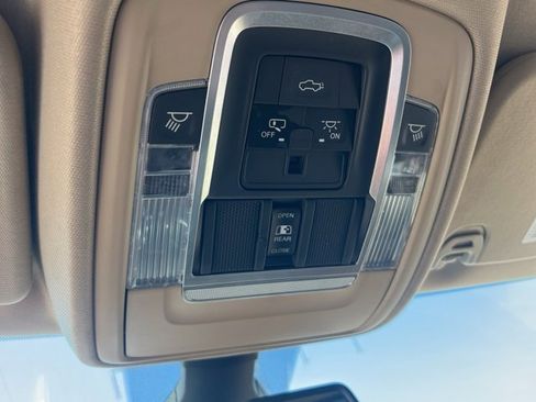 Used 2019 RAM 1500 Laramie image 17