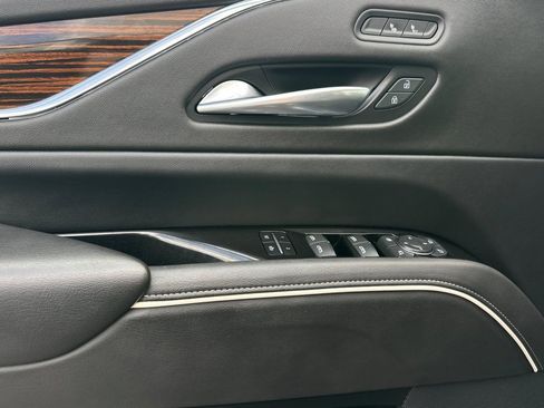 Used 2022 Cadillac Escalade ESV Luxury image 10