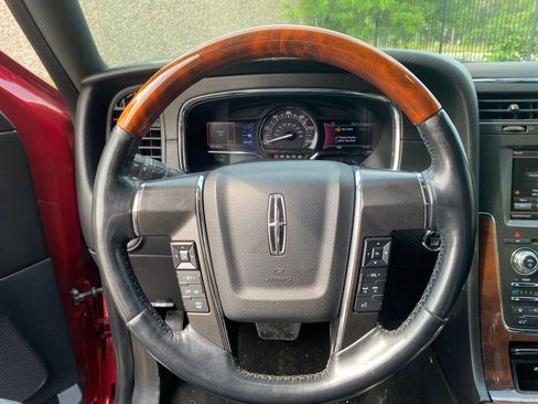 Used 2015 Lincoln Navigator 2WD image 18