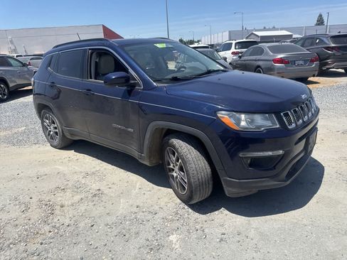 Used 2020 Jeep Compass Latitude FWD image 3