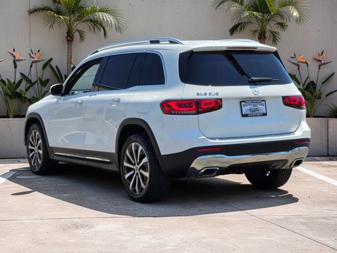 Used 2021 Mercedes-Benz GLB 250 w/ Premium Package image 6