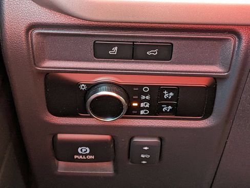 Used 2024 Ford Expedition XLT RWD image 17