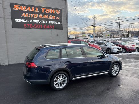 Used 2017 Volkswagen Golf Alltrack SE image 5