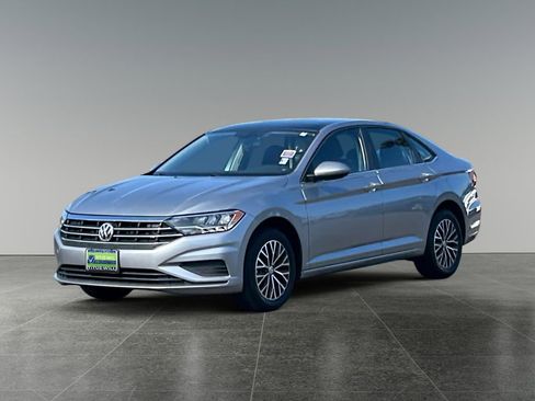 Used 2021 Volkswagen Jetta SE FWD image 4