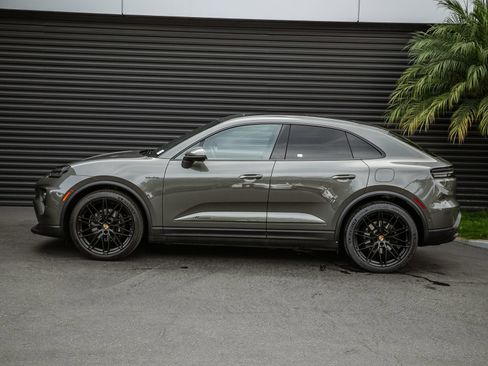 Certified 2025 Porsche Macan Electric RWD image 2