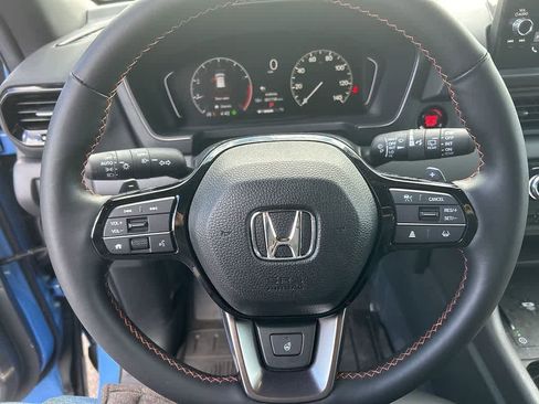 Used 2025 Honda Pilot TrailSport image 17