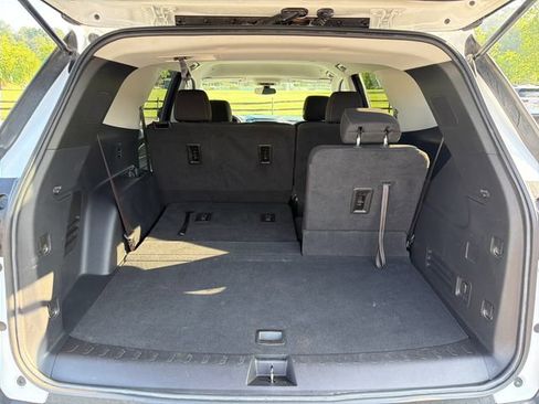 Used 2021 Chevrolet Traverse LS FWD image 26