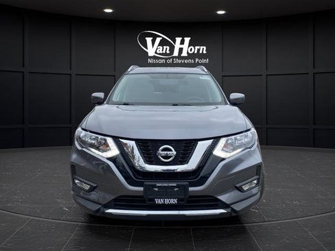 Used 2017 Nissan Rogue SV w/ SV Premium Package image 3