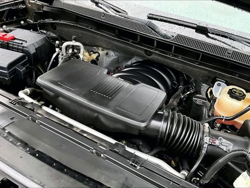 Used 2024 Chevrolet Suburban Premier AWD/4WD image 30