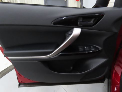 New 2025 Mitsubishi Eclipse Cross LE image 9