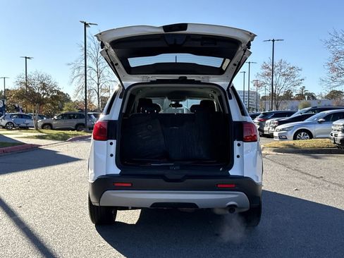 Used 2019 GMC Acadia SLE image 16