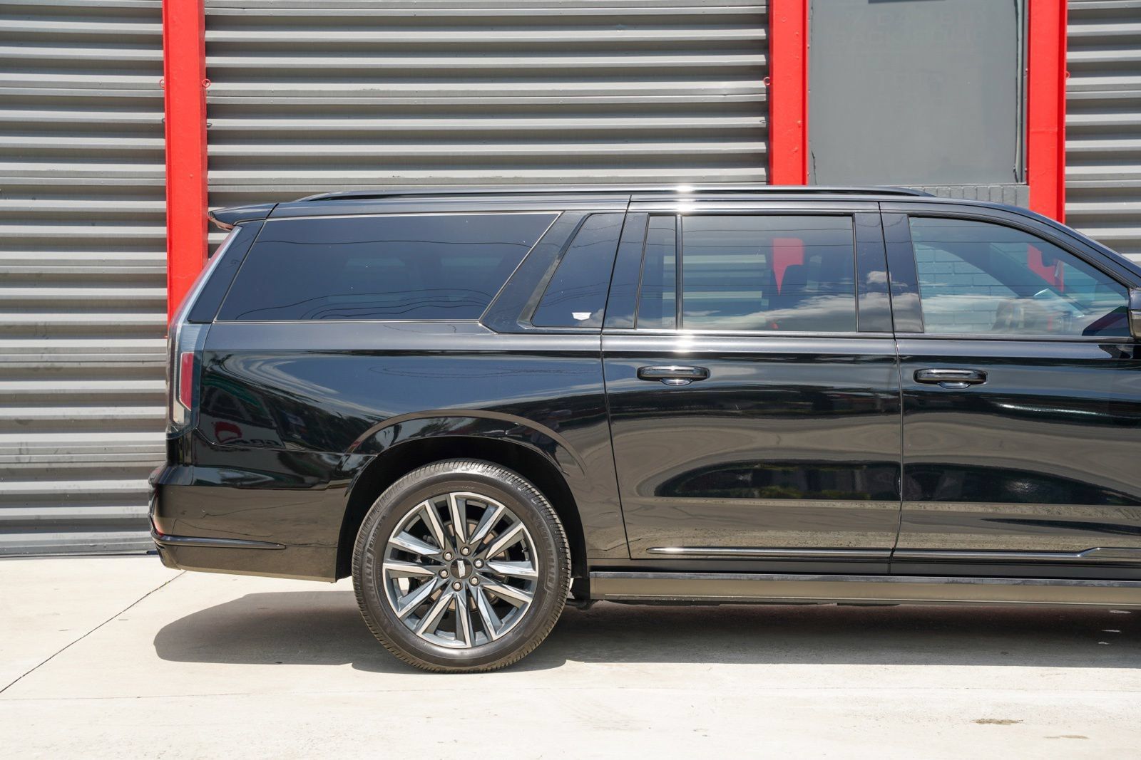 Used 2024 Cadillac Escalade ESV Sport Platinum AWD/4WD image 17