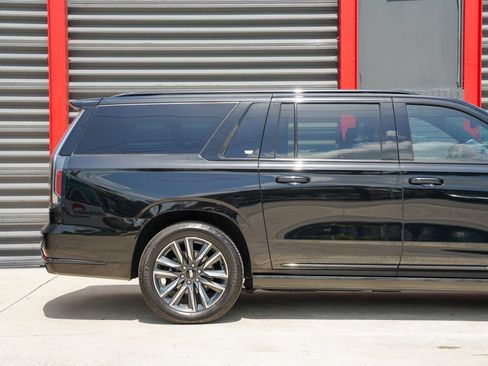 Used 2024 Cadillac Escalade ESV Sport Platinum AWD/4WD image 17