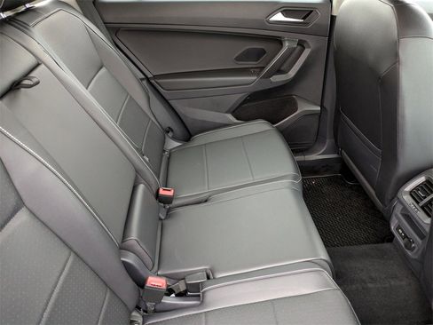 Used 2023 Volkswagen Taos SE w/ Panoramic Sunroof Package image 35