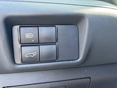Used 2022 Toyota Highlander LE FWD image 21