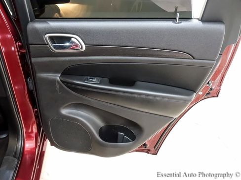 Used 2017 Jeep Grand Cherokee Altitude image 30
