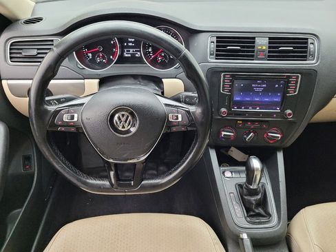 Used 2017 Volkswagen Jetta SE image 22