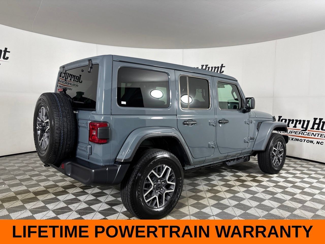 Used 2026 Jeep Wrangler Unlimited Sahara AWD/4WD image 6