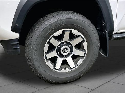 Used 2019 Toyota Tacoma SR AWD/4WD image 11