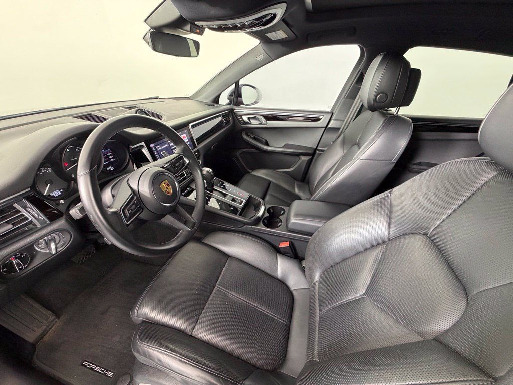 Certified 2023 Porsche Macan AWD/4WD image 4