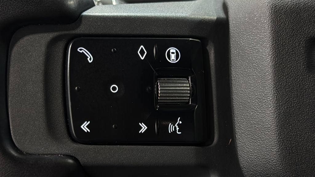 Used 2024 Land Rover Defender 110 X-Dynamic SE AWD/4WD image 26