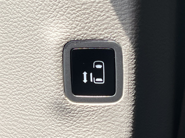 Used 2023 Chrysler Pacifica Touring-L FWD image 35