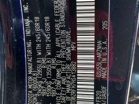 Used 2017 Toyota Highlander LE w/ Carpet Mat Package image 26