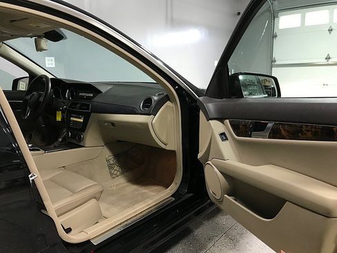 Used 2013 Mercedes-Benz C 250 Sedan w/ Multimedia Pkg image 12