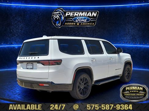 Used 2023 Jeep Wagoneer Series II AWD/4WD image 4