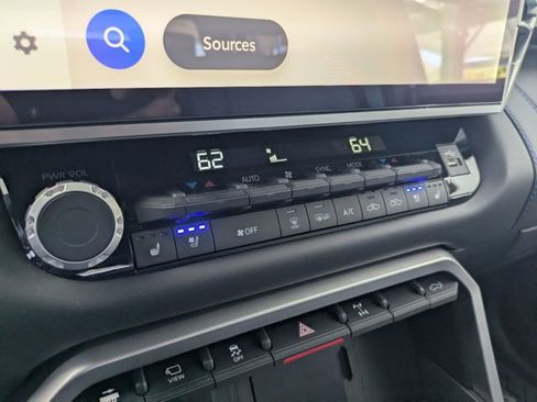 Used 2025 Toyota Tundra Platinum w/ TRD Off-Road Package AWD/4WD image 11