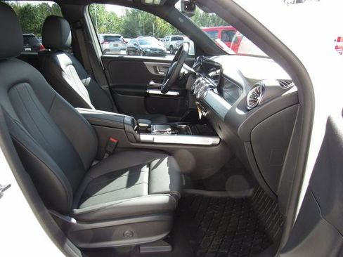 Used 2023 Mercedes-Benz EQB 300 4MATIC image 18