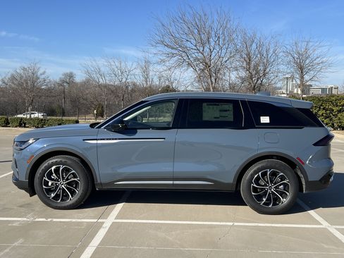 New 2026 Lincoln Nautilus Premier image 4