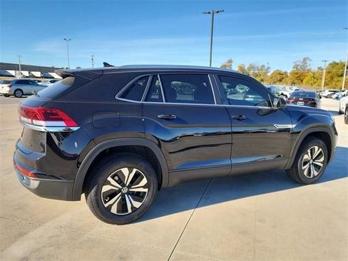 New 2026 Volkswagen Atlas Cross Sport SE image 2