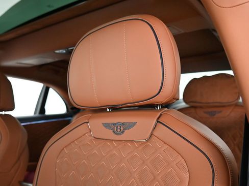 Certified 2022 Bentley Flying Spur V8 AWD/4WD image 16