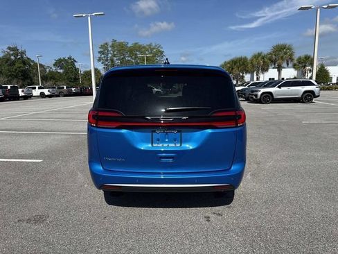 New 2027 Chrysler Pacifica Select FWD image 4