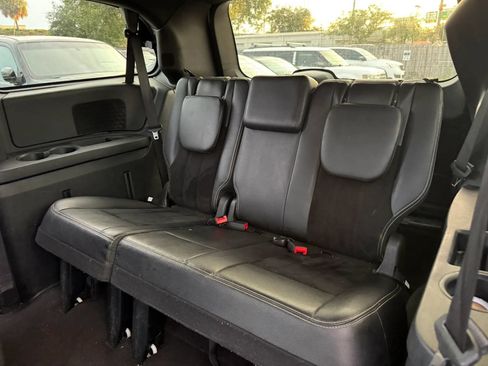 Used 2016 Dodge Grand Caravan SXT FWD image 10