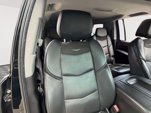Used 2019 Cadillac Escalade ESV Luxury AWD/4WD image 29