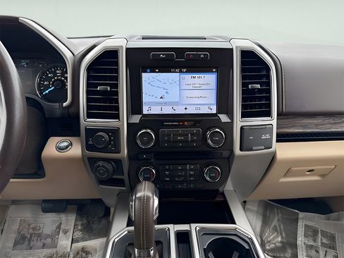 Used 2018 Ford F150 Lariat image 18