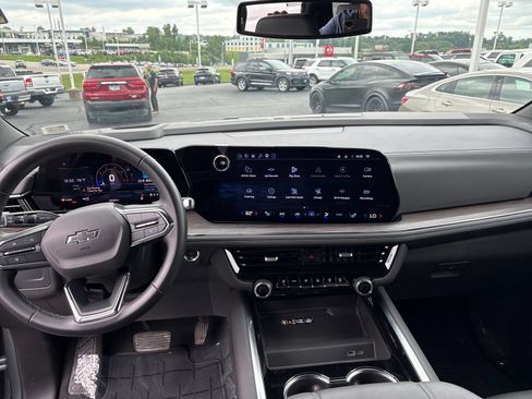 Used 2026 Chevrolet Tahoe Z71 AWD/4WD image 33