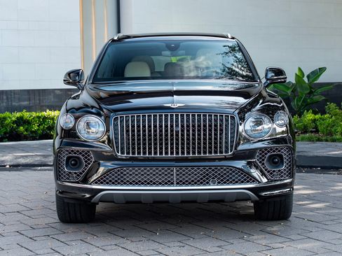 Used 2023 Bentley Bentayga Extended Wheelbase AWD/4WD image 13