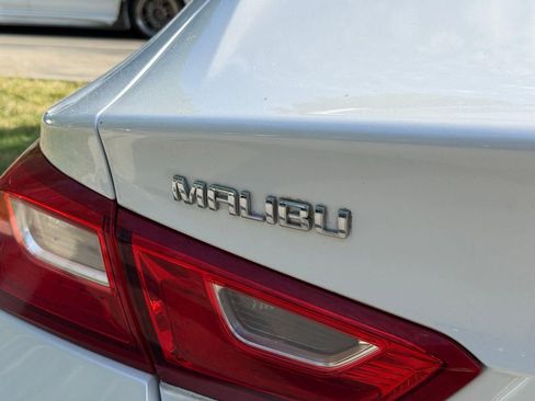 Used 2018 Chevrolet Malibu LT image 11