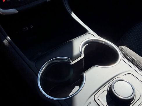 Used 2024 GMC Terrain SLE image 31